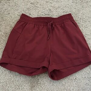 Lululemon stroll at sundown shorts size 4 in red